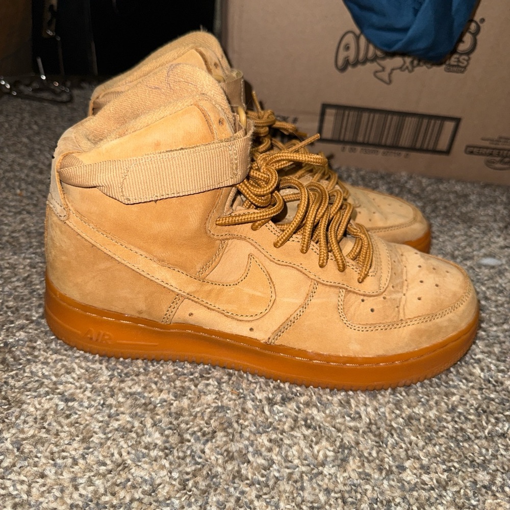 Nike Kids Sneakers in Tan 7y grade school